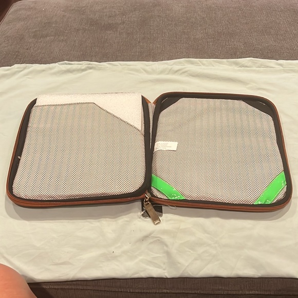 Steve Madden tablet cover NWT - Picture 5 of 7